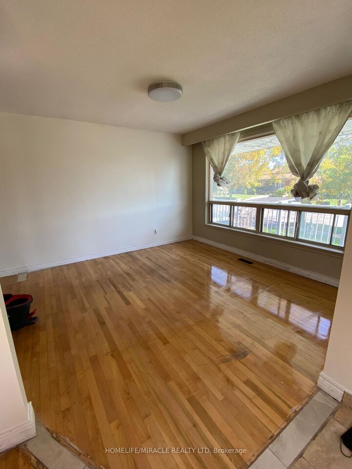 Property Photo:  7711 Wrenwood Court  ON L4T 2V8 