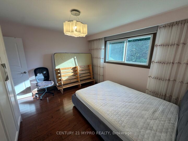 Property Photo:  141 Henderson Avenue 2nd Bedroom  ON L3T 2L6 