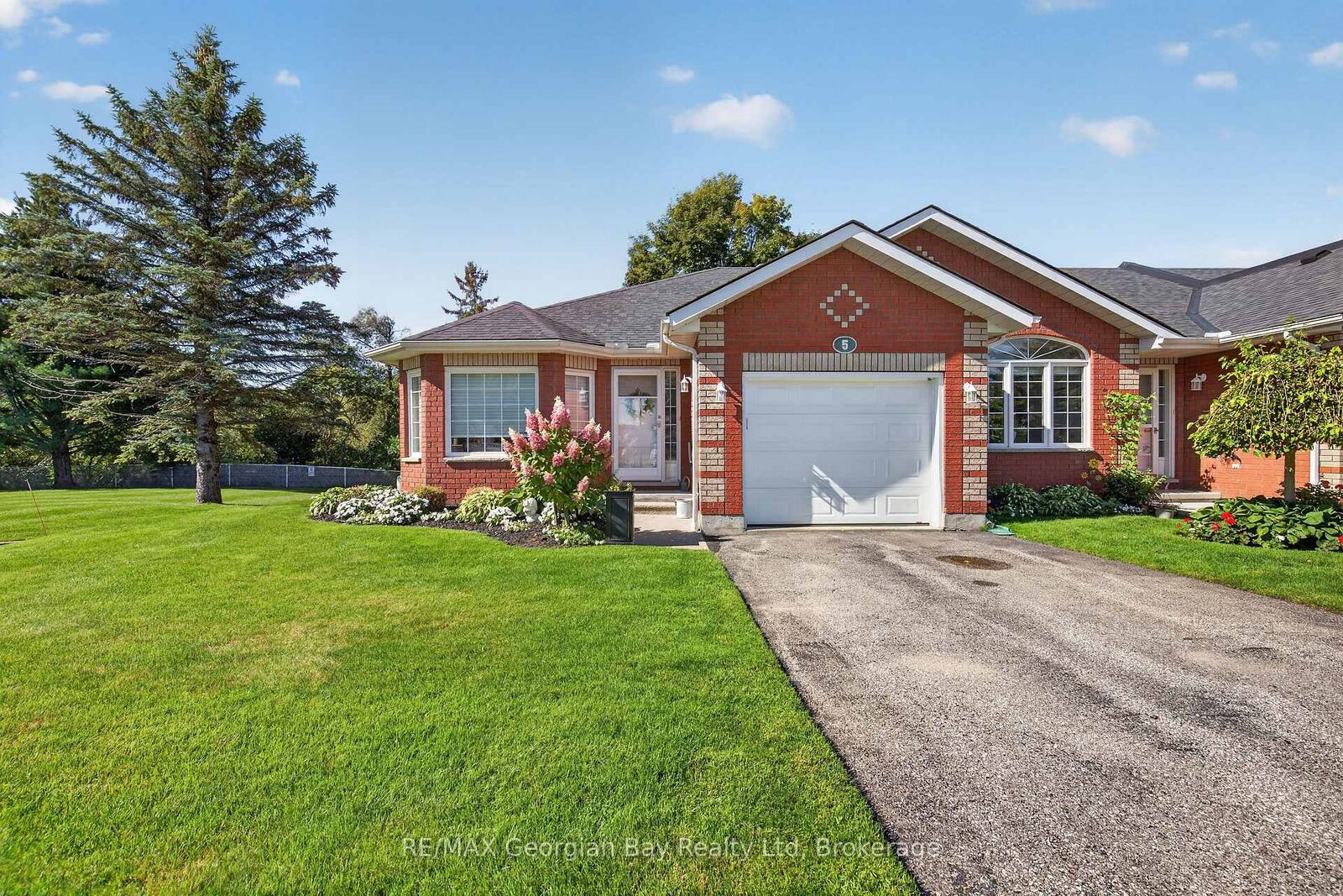 Property Photo:  90 Thompsons Road 5  ON L9M 2H1 