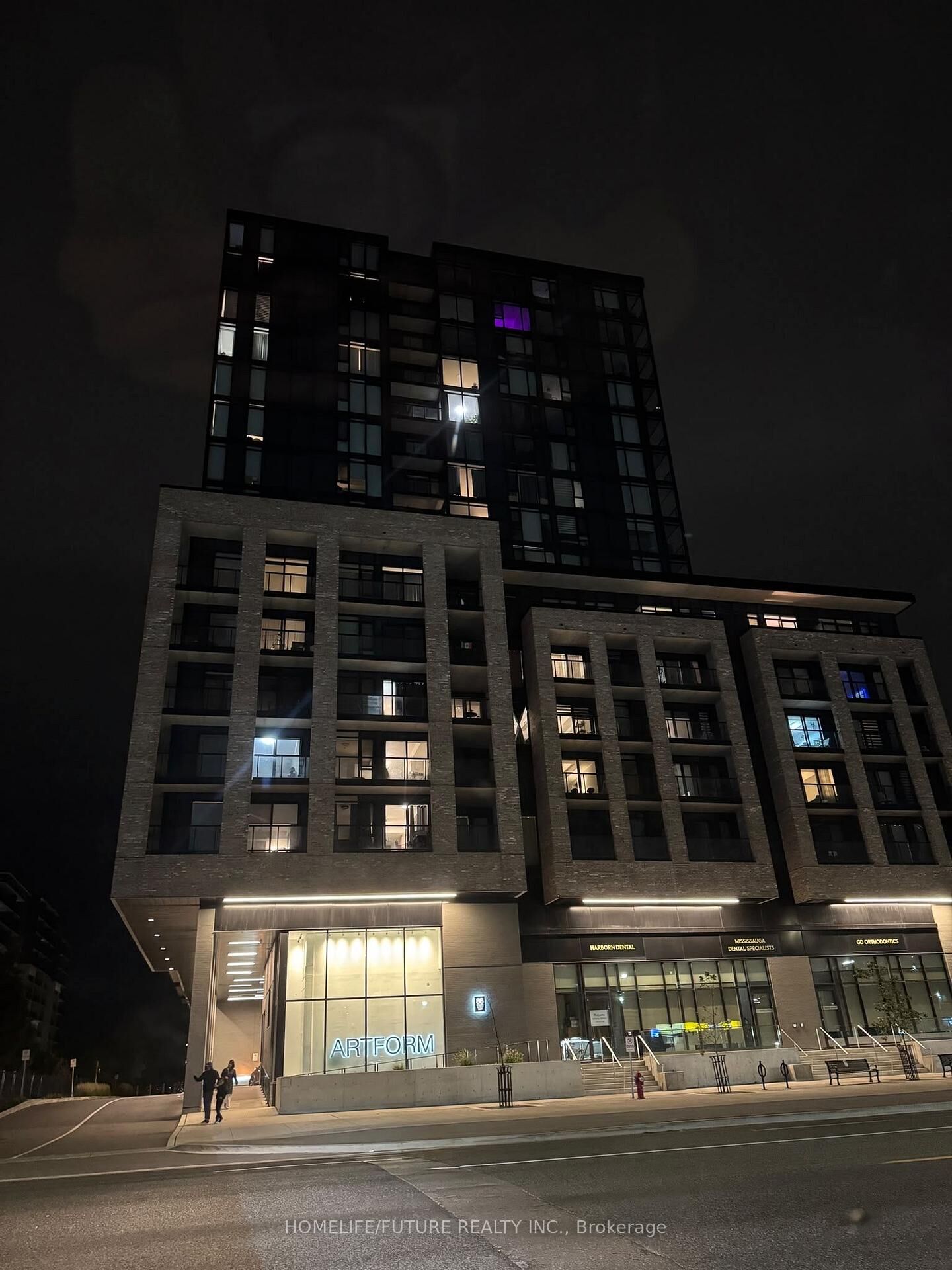 Property Photo:  86 Dundas Street 1221  ON L5A 0B1 
