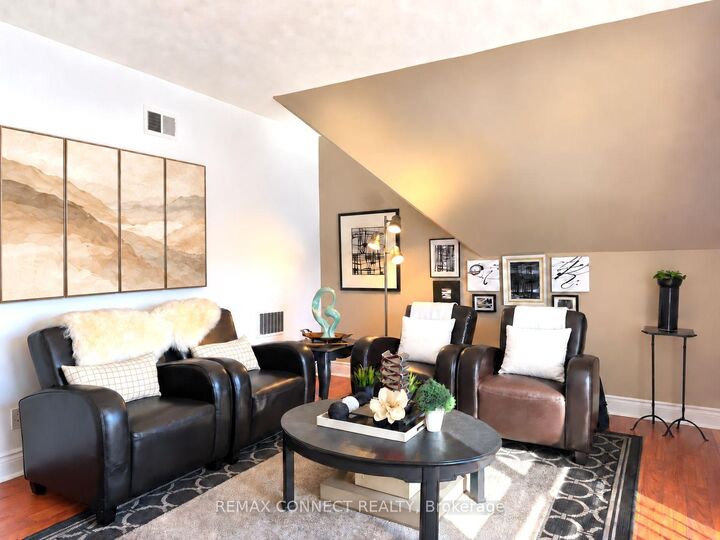 Property Photo:  4872 Valley Way 303  ON L2E 1W3 