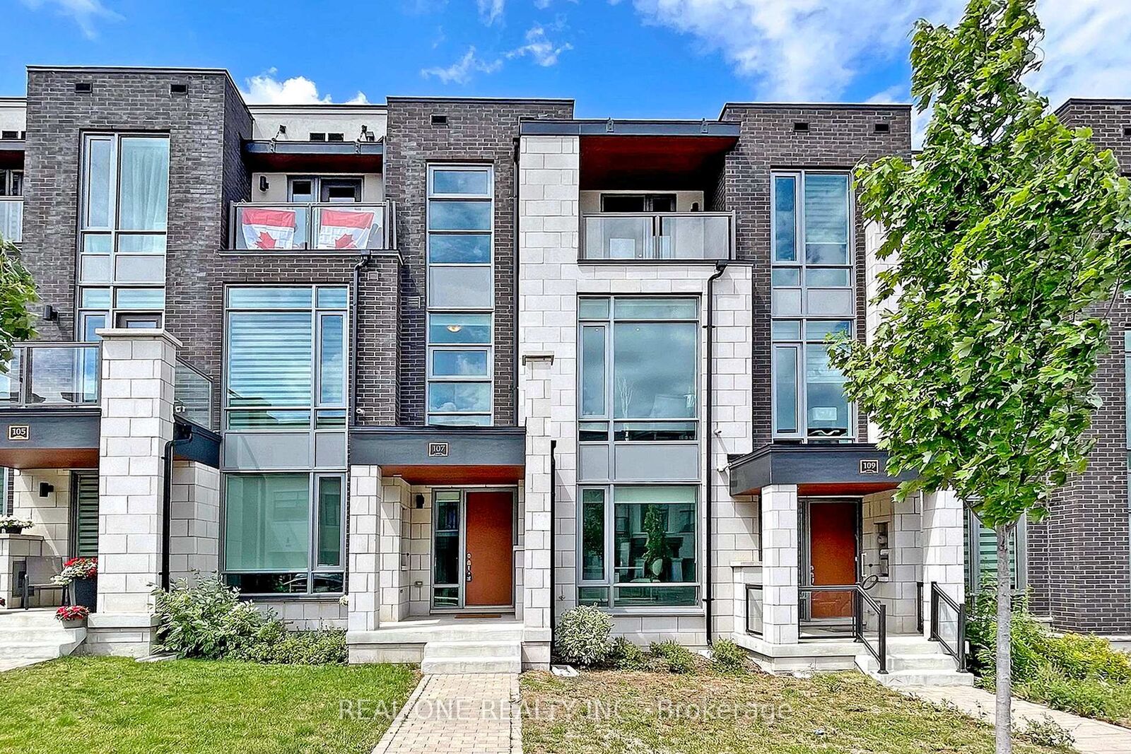 Property Photo:  107 Carrville Woods Circle  ON L6A 4Z6 