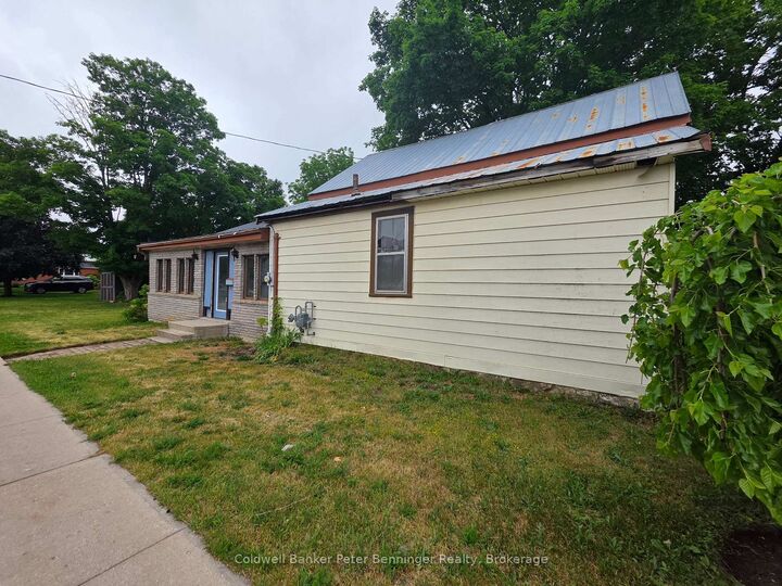 Property Photo:  21 Peter Street  ON N0G 2V0 