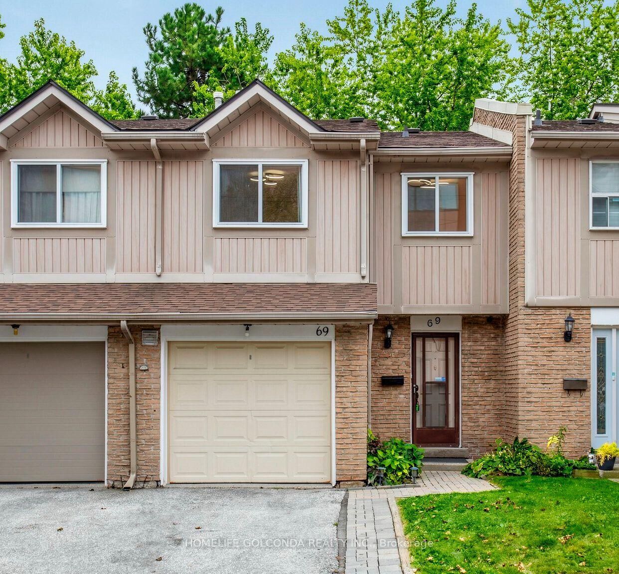Property Photo:  1290 Bridletowne Circle 69  ON M1W 2V4 