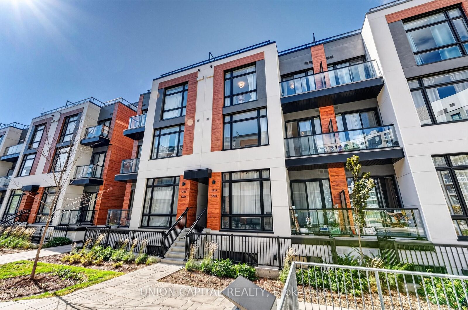 Property Photo:  8 David Eyer Road 1227  ON L4S 0N3 