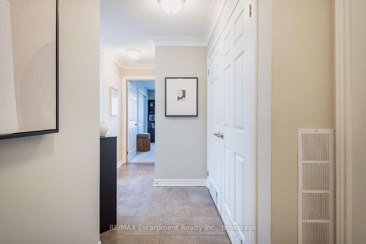 Property Photo: 1379 Costigan Road 310 ON L9T 2K6