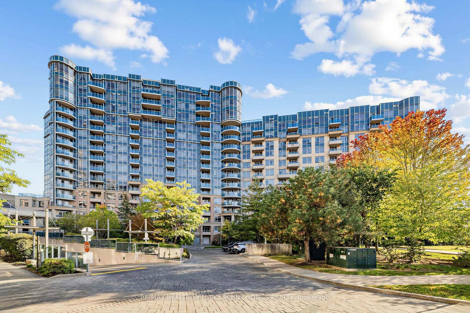 Property Photo:  23 Cox Boulevard 1555  ON L3R 7Z9 