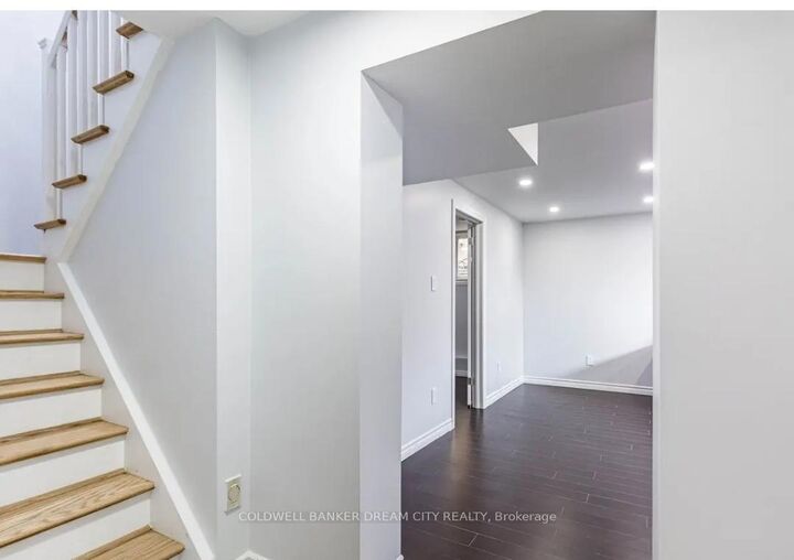 Property Photo:  231 Elizabeth Street S Lower  ON L6Y 1S2 