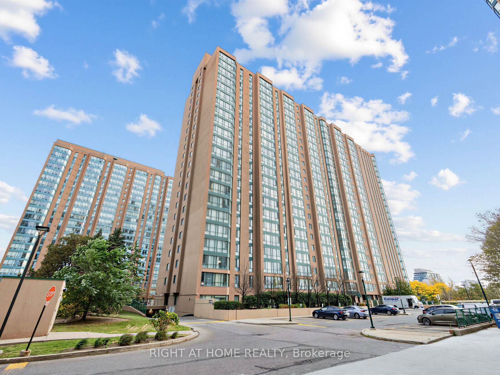 Property Photo:  145 Hillcrest Avenue 1108  ON L5B 3Z1 