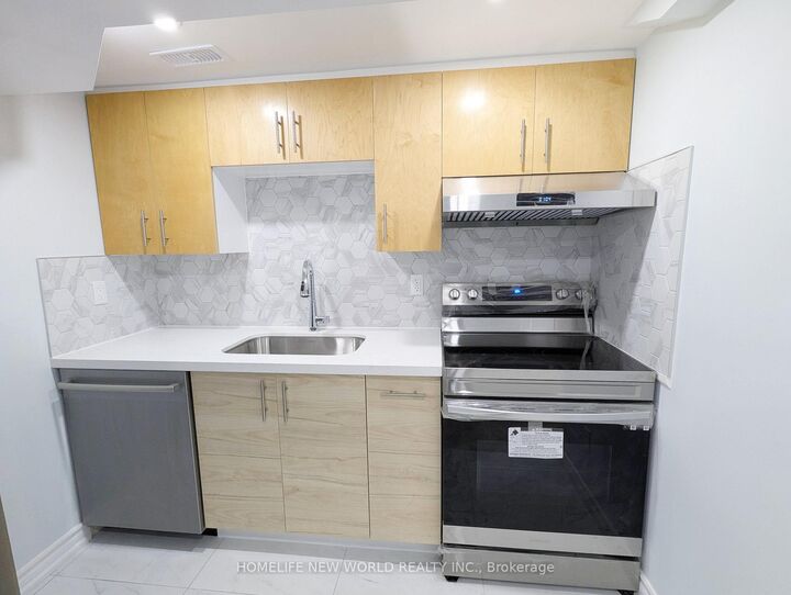 Property Photo:  90 Oakvale Avenue Lower  ON M4J 1J1 