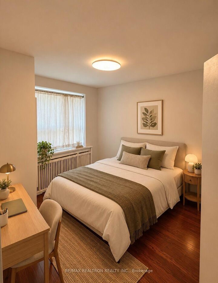 Property Photo:  2 Ridelle Avenue 106  ON M6B 1H4 