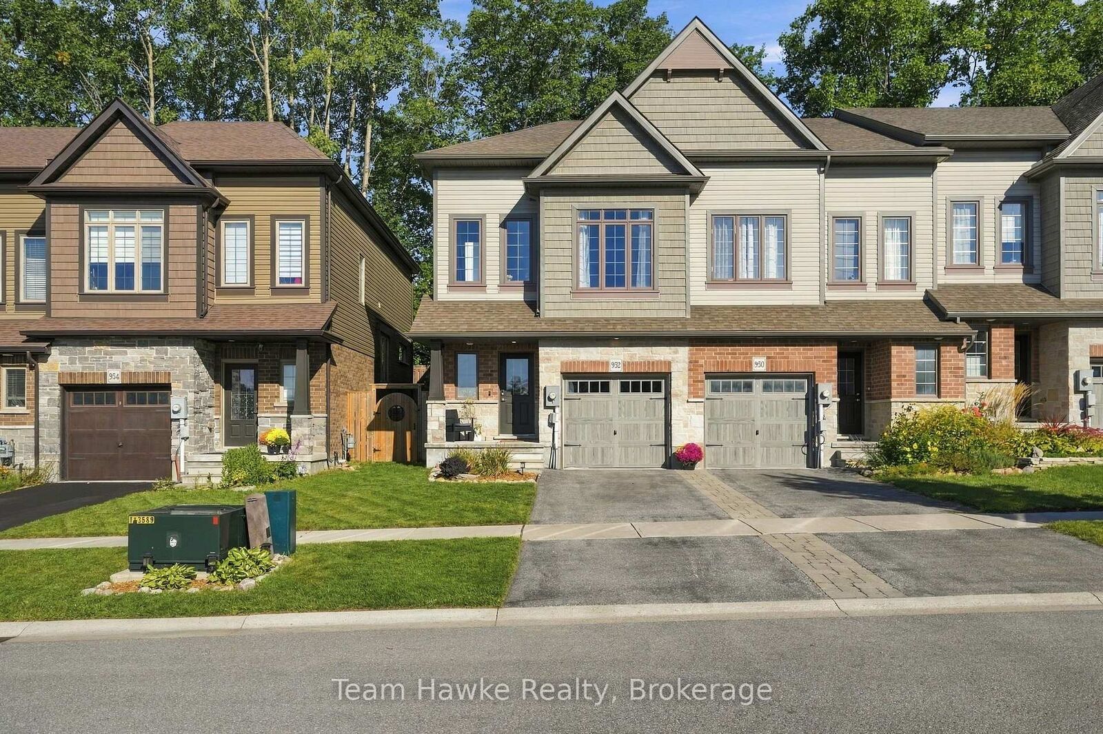 Property Photo:  952 Cook Drive  ON L4R 0E4 