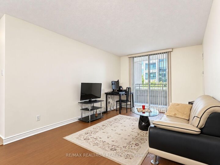 Property Photo:  256 Doris Avenue 511  ON M2N 6X8 