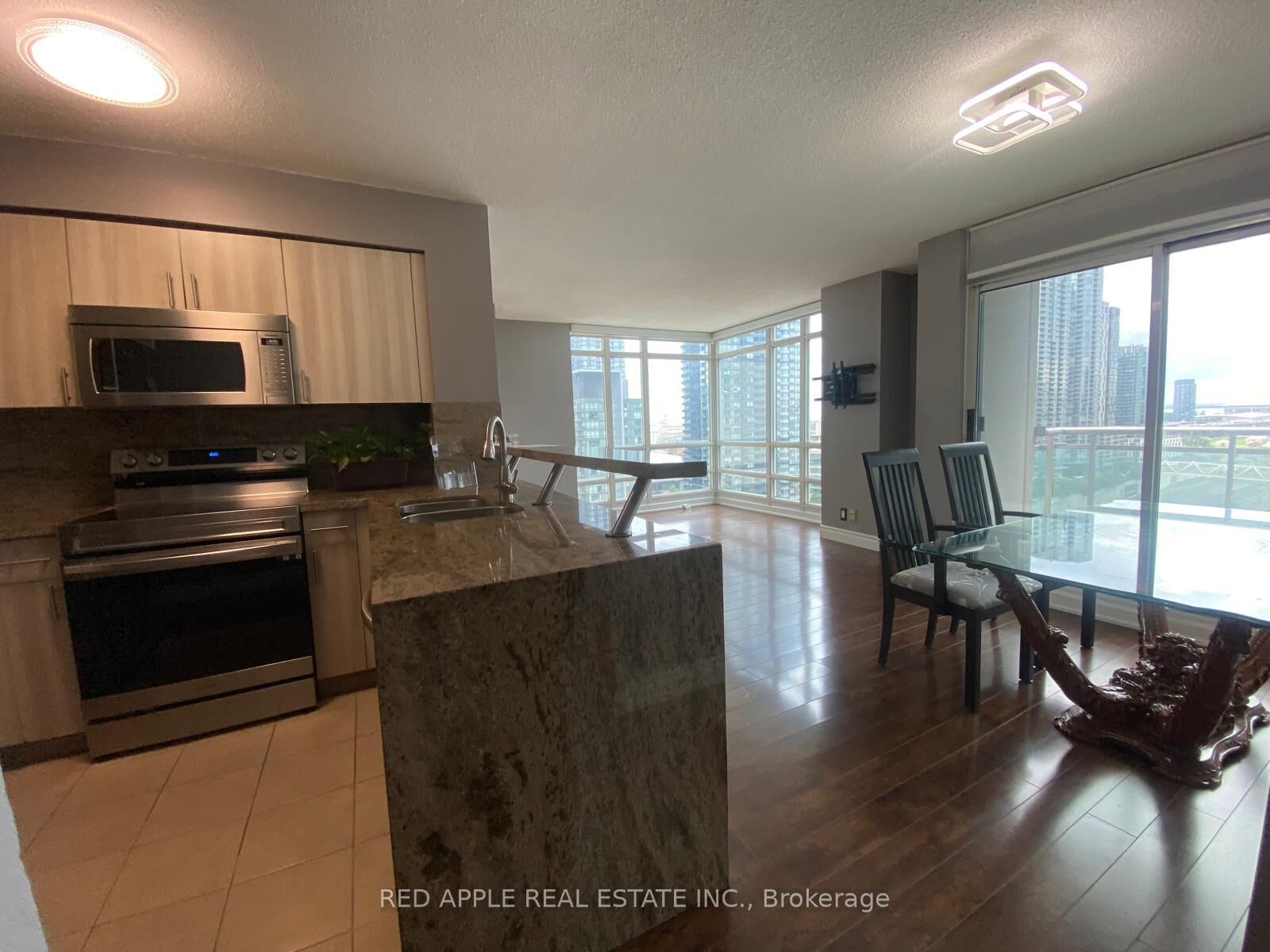 Property Photo:  397 Front Street 1903  ON M5V 3S1 
