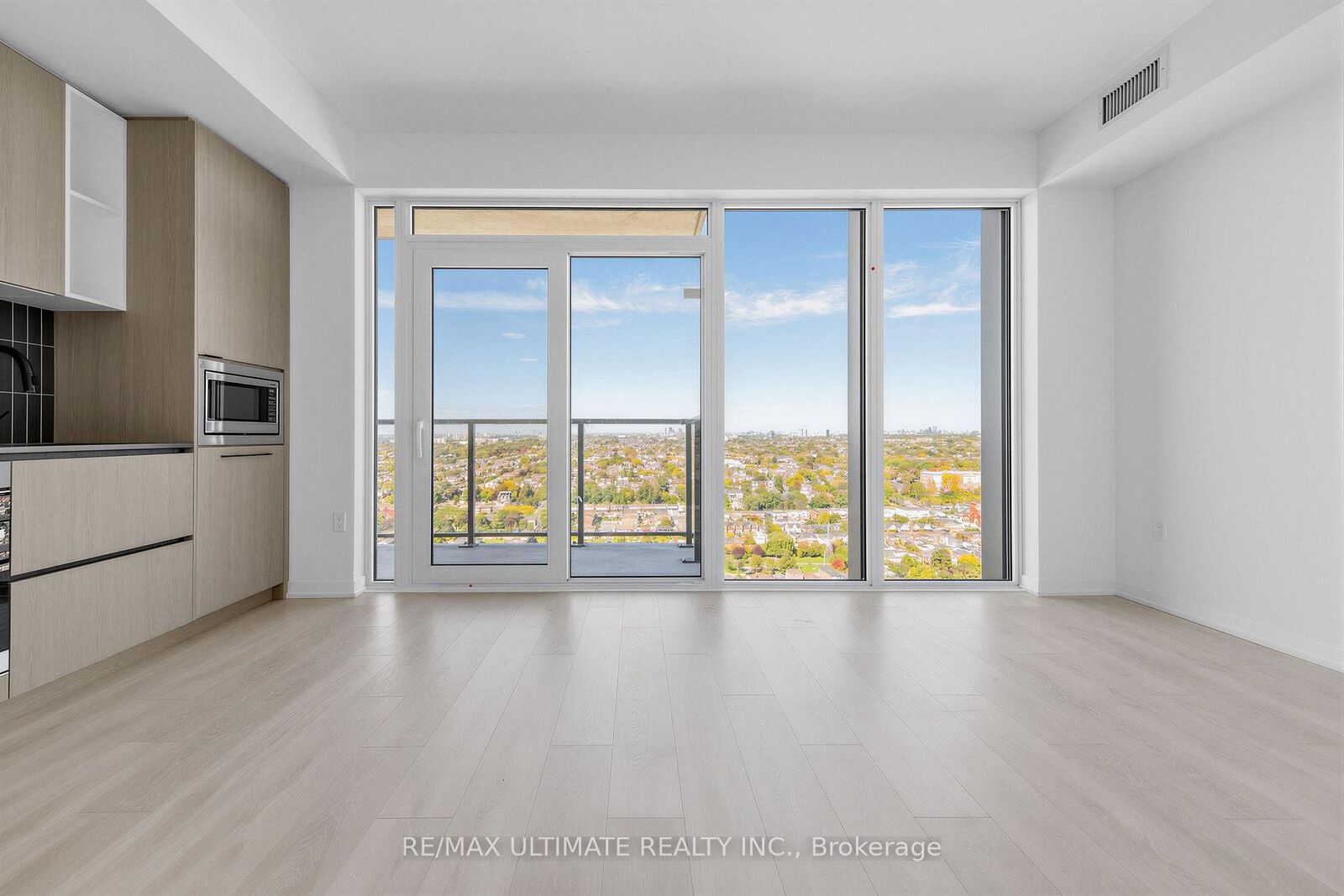 Property Photo:  1285 Dupont Street 2807  ON M6H 0E3 