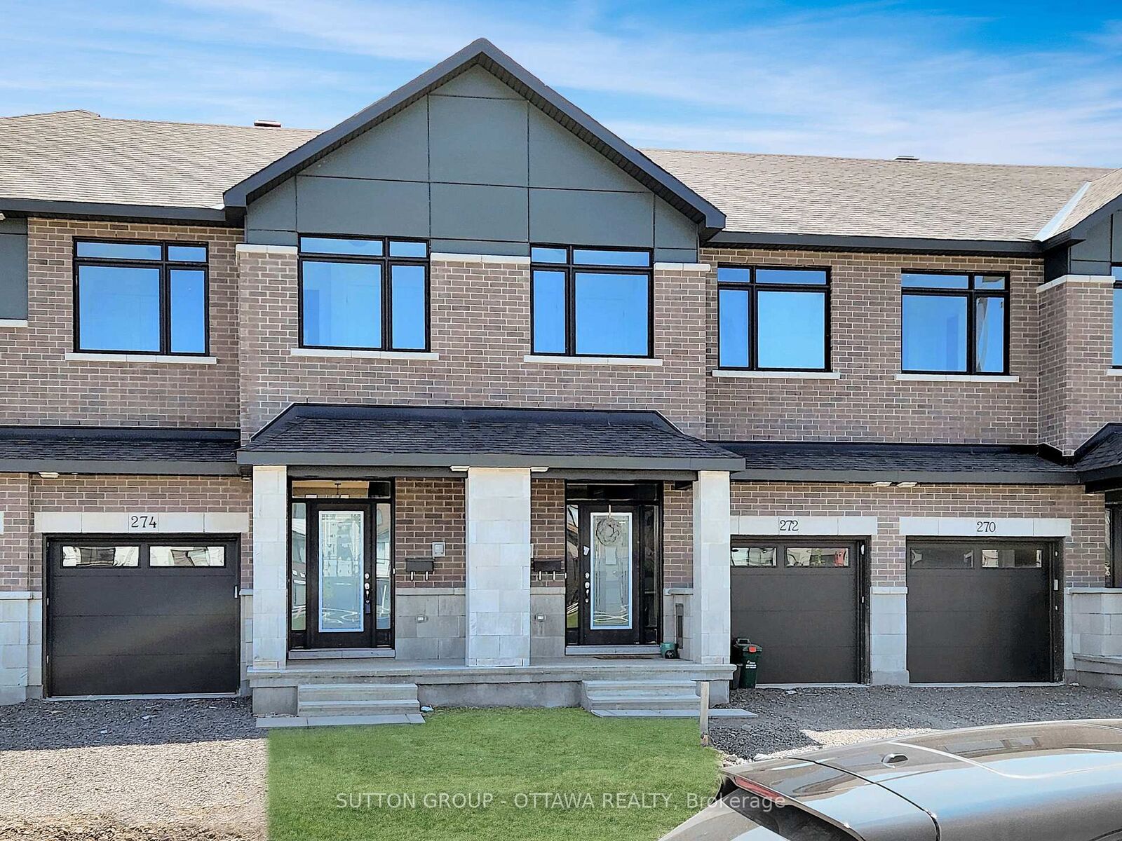 Property Photo: 274 Darjeeling Avenue ON K2J 6Z1
