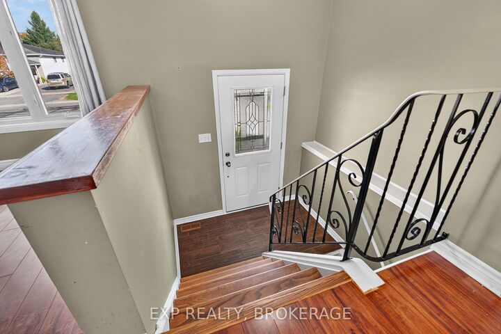 Property Photo:  585 Gavin Court  ON K7M 8B8 