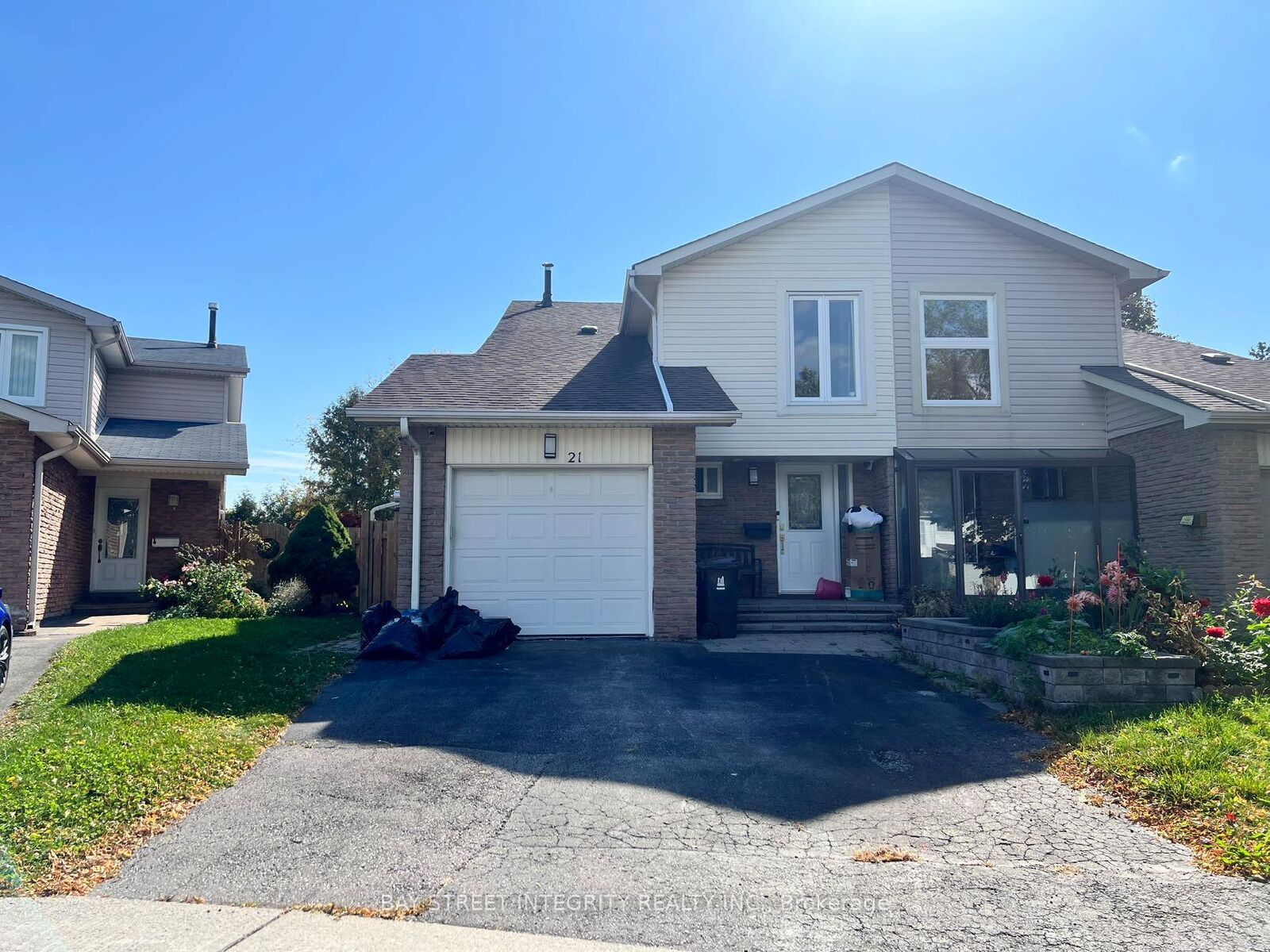 Property Photo: 21 Montezuma Trail ON M1V 1K4