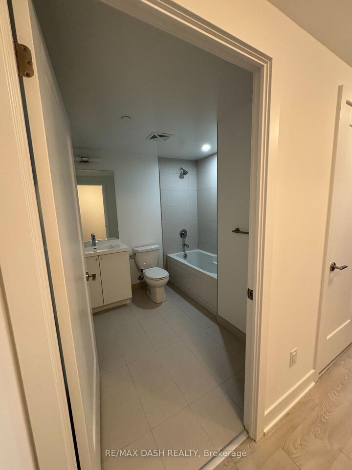 Property Photo: 2545 Simcoe Street N 1530 ON L1L 0W3