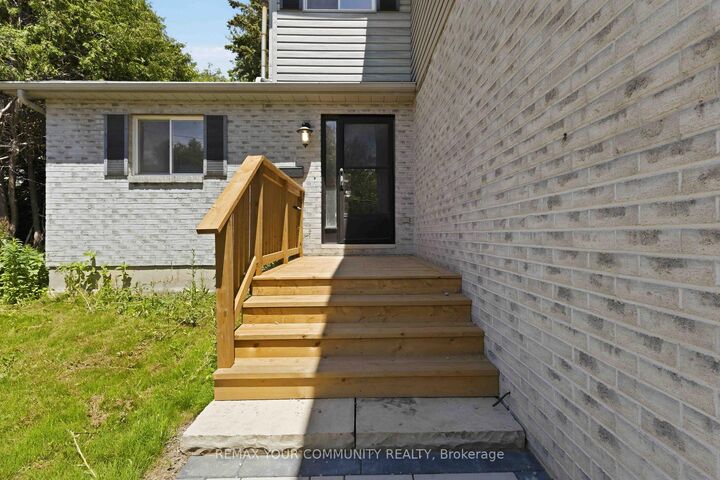 Property Photo:  924 Helen Street  ON L9S 1T5 