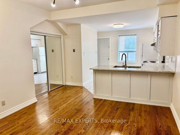 Property Photo:  721 Carlaw Avenue Main  ON M4K 3K8 