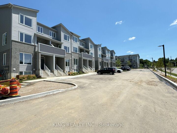 Property Photo:  990 Deveron Crescent 47  ON N5Z 0B3 