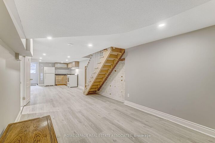 Property Photo:  274 Ossington Avenue 3  ON M6J 3A3 