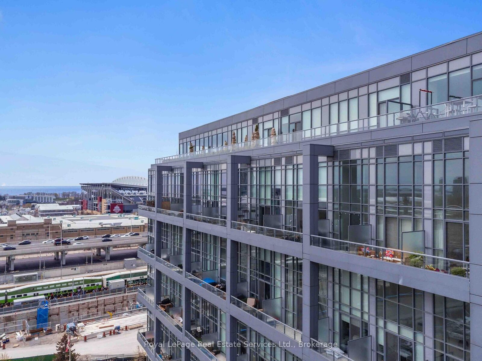 Property Photo:  5 Hanna Avenue 729  ON M6K 0B3 