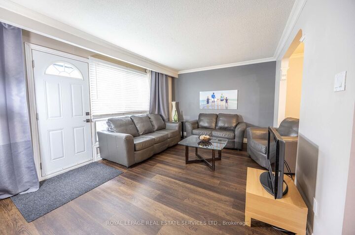 Property Photo: 71 Old Burnhamthorpe Road 18 ON M9C 3J6