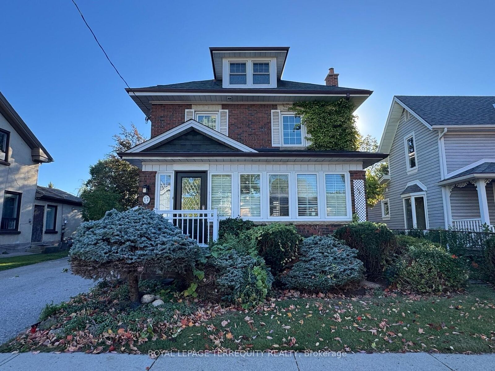 Property Photo:  17 Mill Street N  ON L6X 1S5 