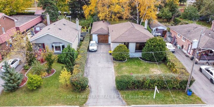 Property Photo:  49 Child Drive N Lower  ON L4G 1Y6 