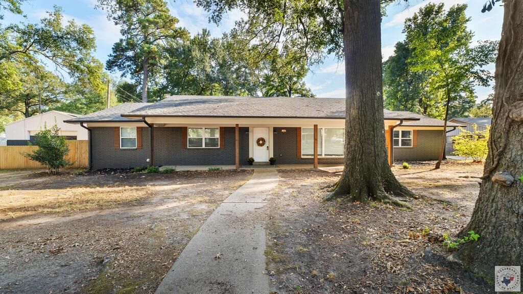 Property Photo:  16 Broadmoor Dr  AR 71854 