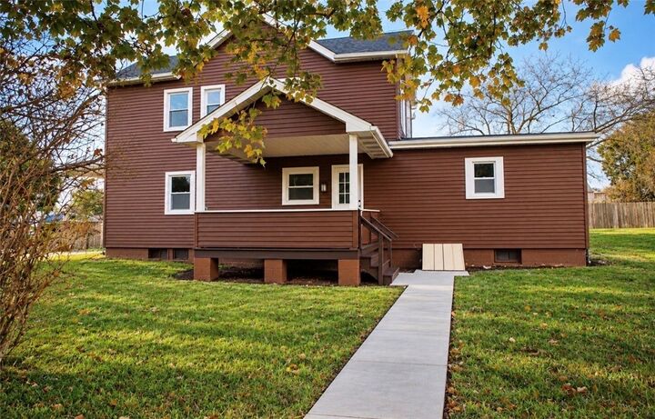 Property Photo: 813 Lauck Ave PA 15133