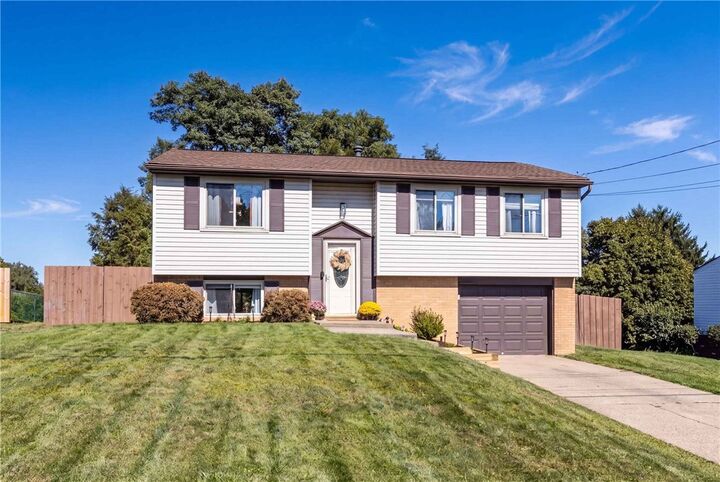 Property Photo:  206 Win Ridge Dr  PA 15108 