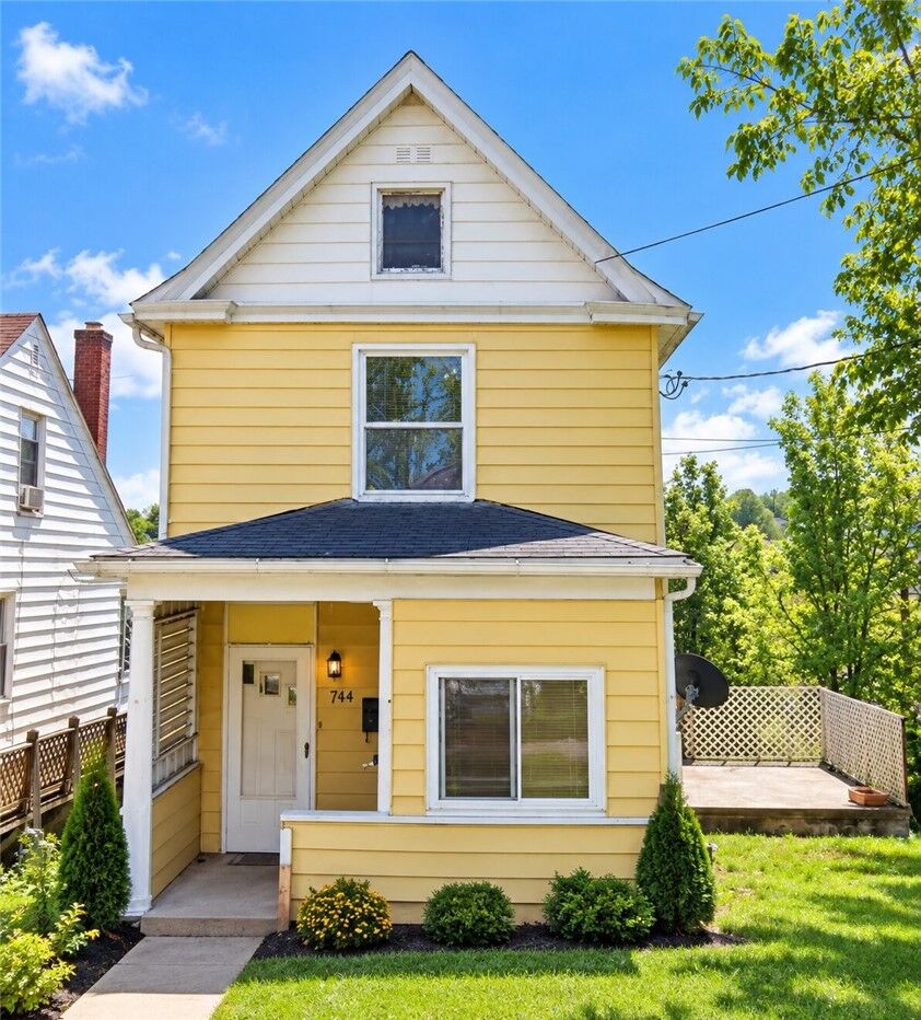 Property Photo:  744 Large Ave  PA 15025 