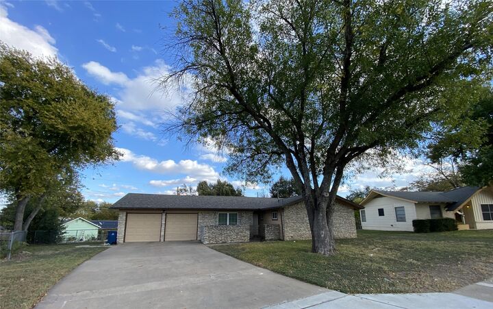 Property Photo: 8515 Burrell Drive TX 78757