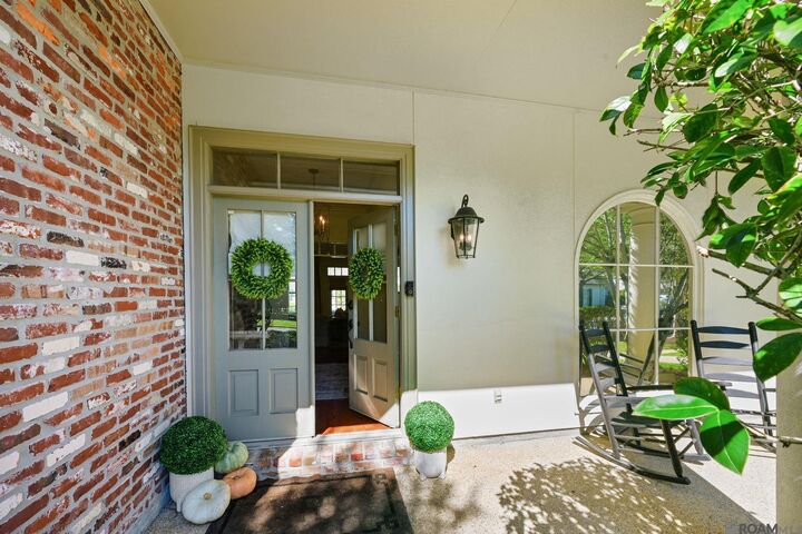 Property Photo:  130 Summer Ridge Dr  LA 70810 