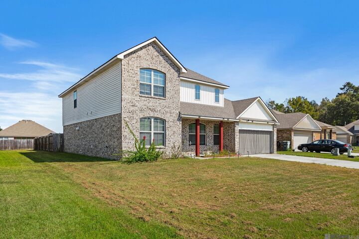 Property Photo: 10589 Tumbleweed Dr LA 70706