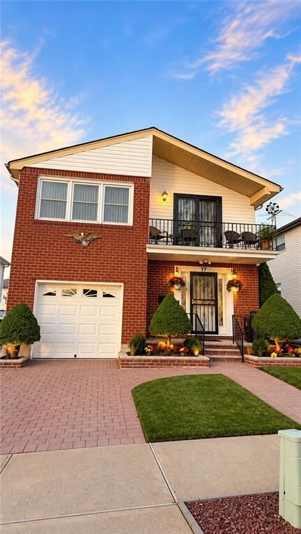 Property Photo:  77 Furness Place  NY 10314 