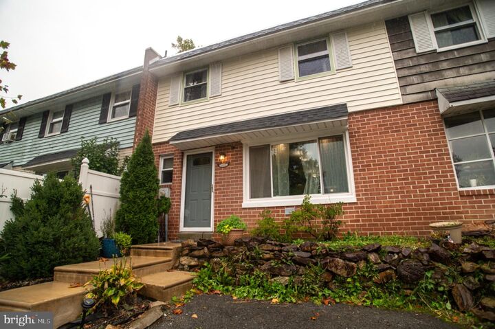 Property Photo:  1092 Fox Run  PA 19606 