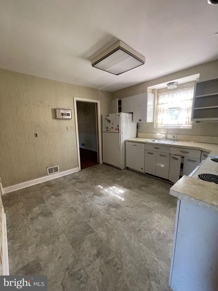 Property Photo:  2027 Jameson Street  MD 20748 