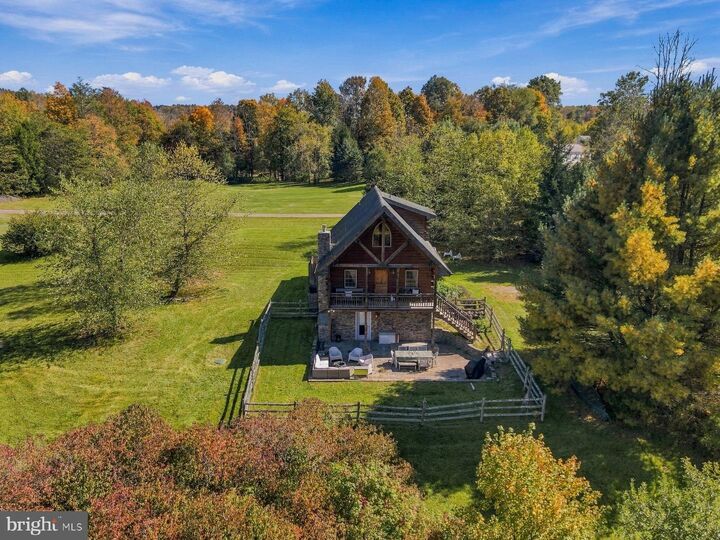 Property Photo: 100 Meadowlark Lane PA 18426