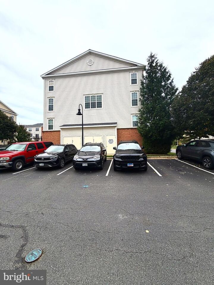 Property Photo: 6275 Aster Haven Circle VA 20169