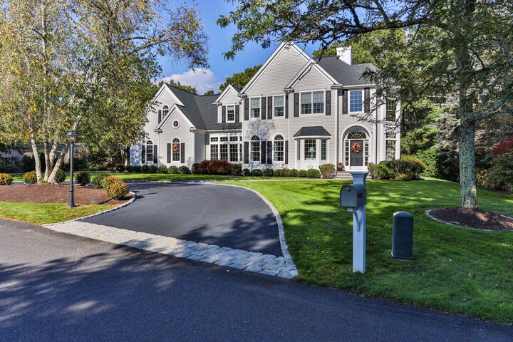 Property Photo:  13 N Glen Drive Unit 13  MA 02649 