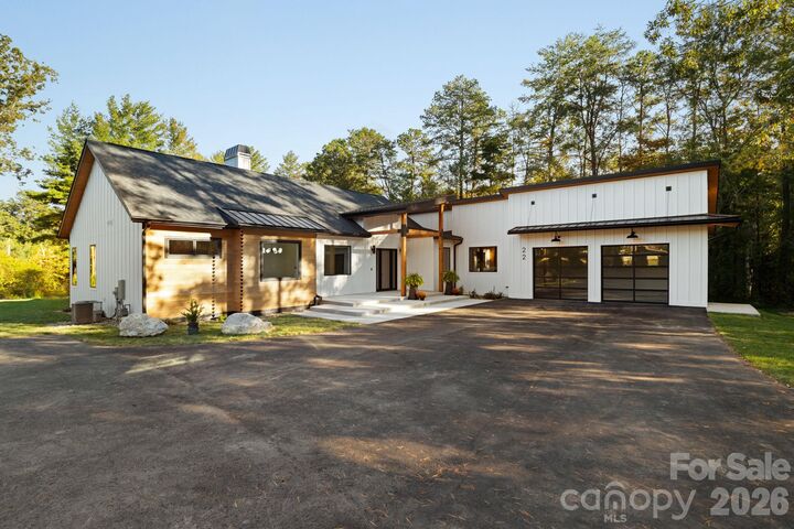 Property Photo:  22 Willowbrook Road  NC 28805 