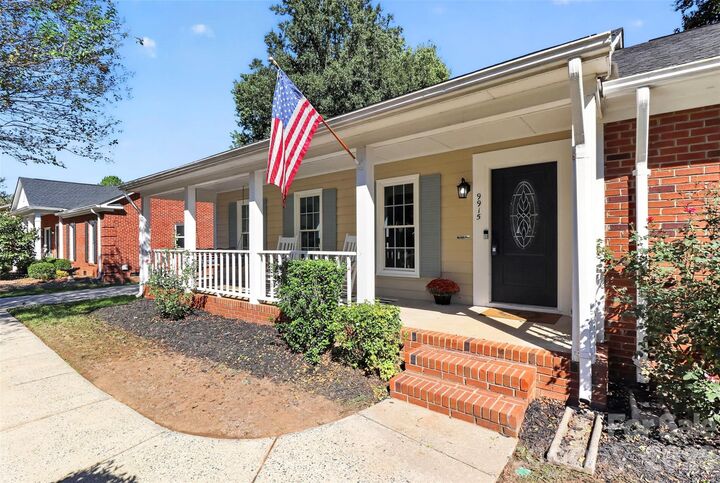 Property Photo: 9915 Ridgemore Drive NC 28277