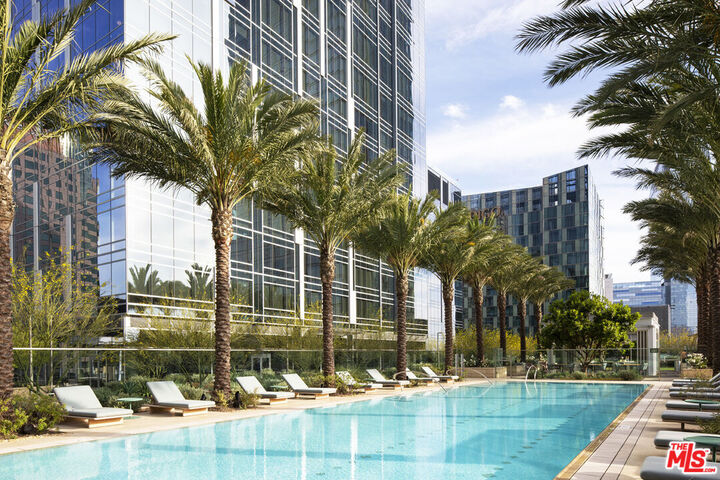Property Photo:  877 Francisco St, Unit 609  CA 90017 