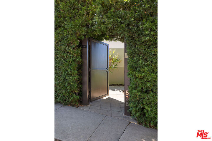 Property Photo: 838 Elyria Dr CA 90065