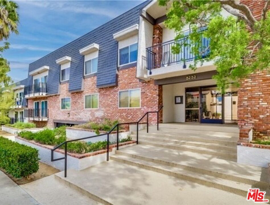 Property Photo: 5252 Coldwater Canyon Ave, Unit 207 CA 91401