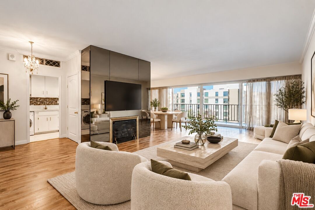 Property Photo:  10450 Wilshire Blvd, Unit 4F  CA 90024 